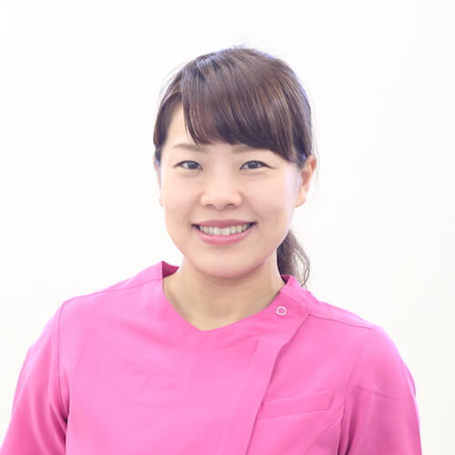 女性施術者 山田 玲奈
